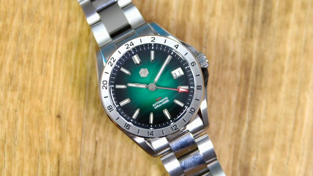 San Martin SN0129 - dial macro shot