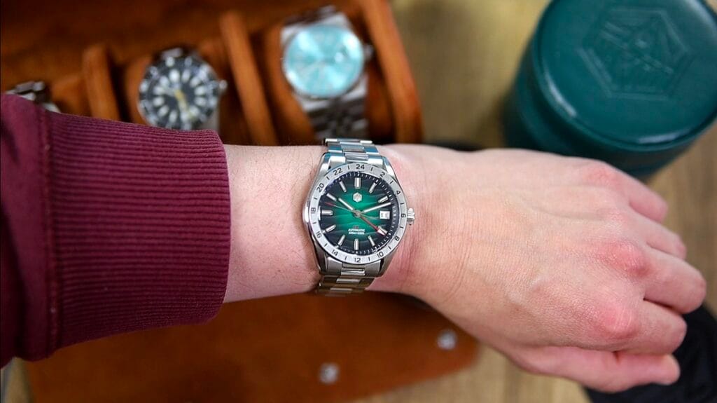 San Martin SN0129 - on the wrist