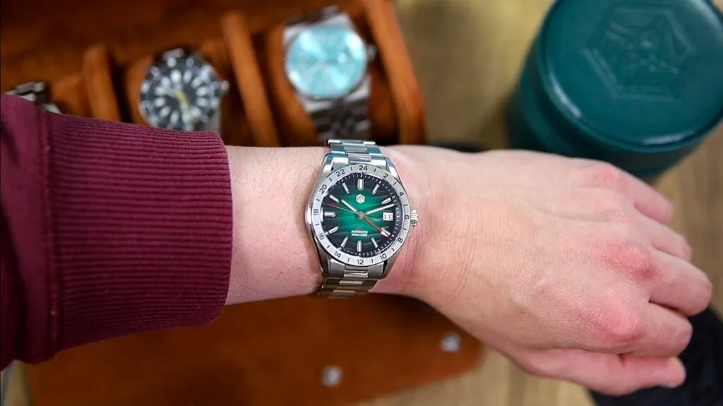 San Martin SN0129 - on the wrist