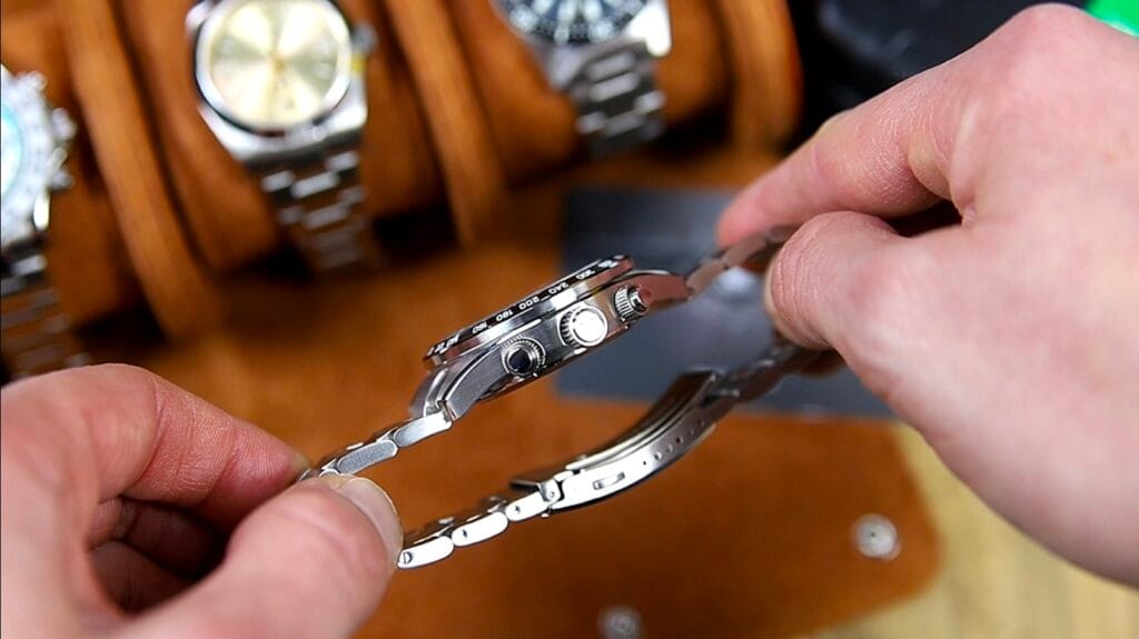 Tactical Frog VS75 - screw down crown