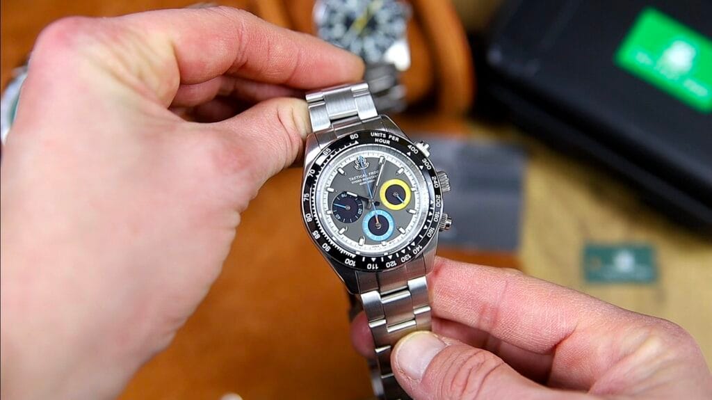 Tactical Frog VS75 - screw down chronograph pushers