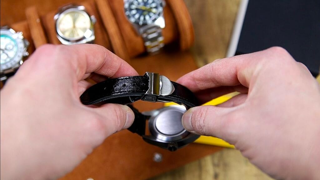 Corgeut 2010 - croc clasp