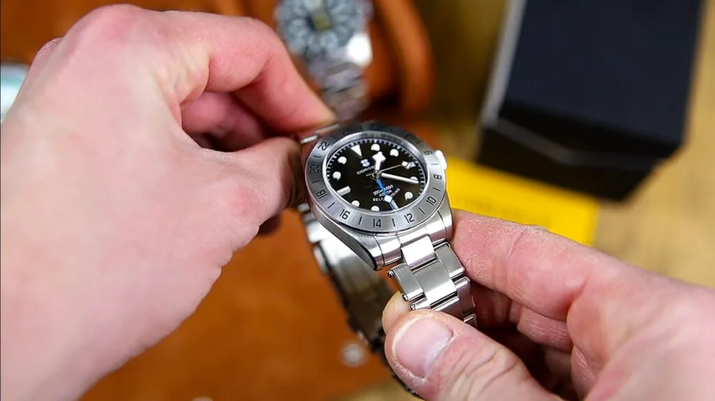 Corgeut 6005 GMT Review – A Budget Travel Watch With a Twist