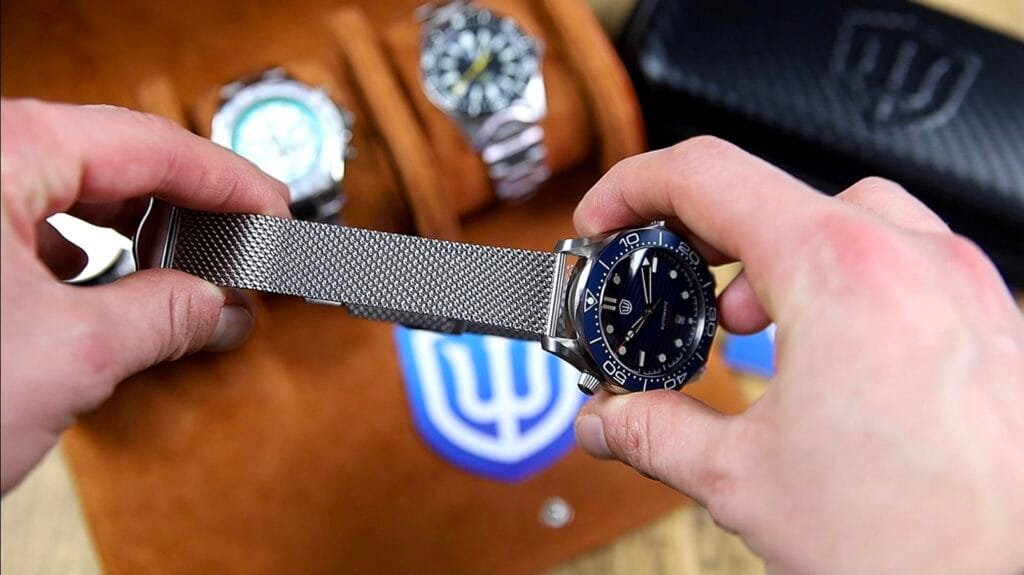 Watchdives WD007 V4 - steel mesh bracelet