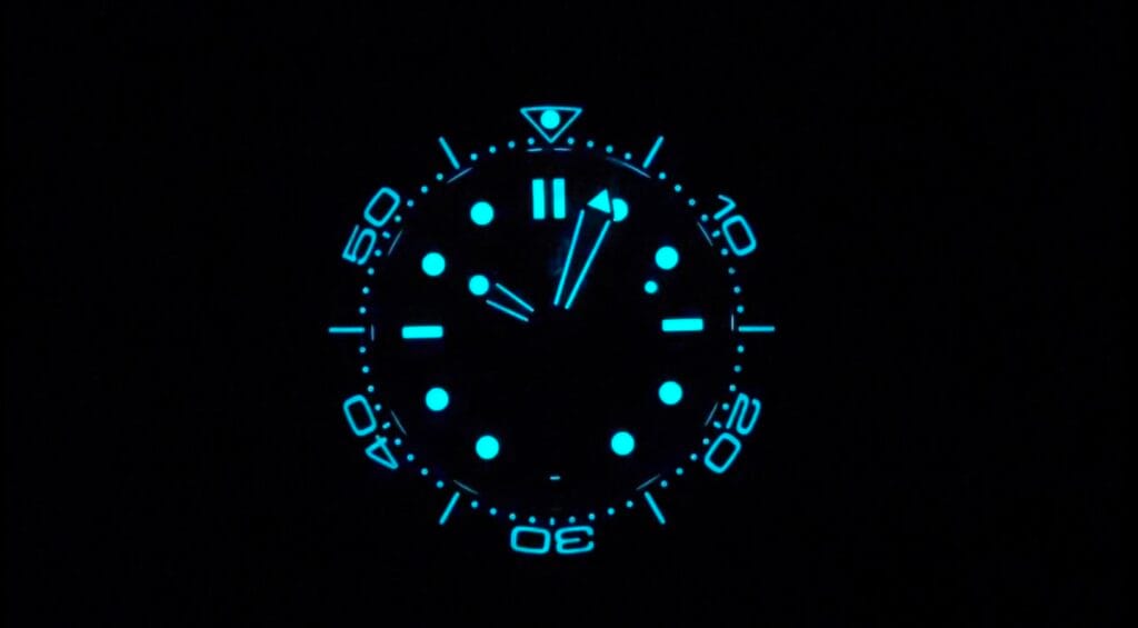 Watchdives WD007 V4 - lume shot