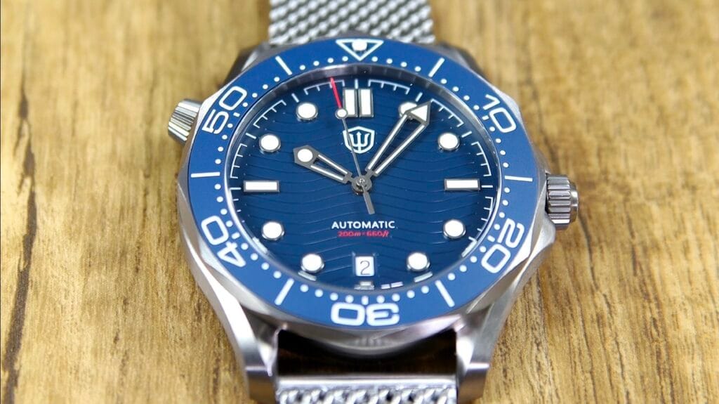 Watchdives WD007 V4 - 200m water resistance