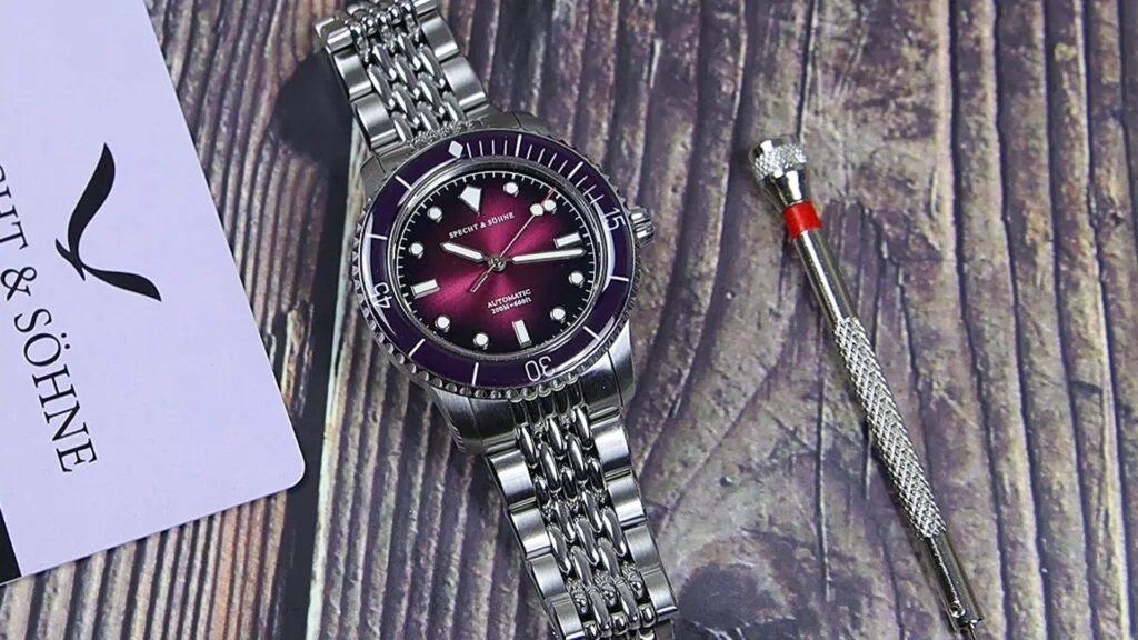 Specht & Söhne SP0033 Review – Diver With a Sapphire Bezel