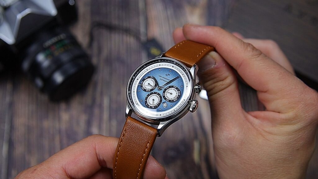 AV86 1564 Chronodate Automatic Watch Review - Timed Reviews