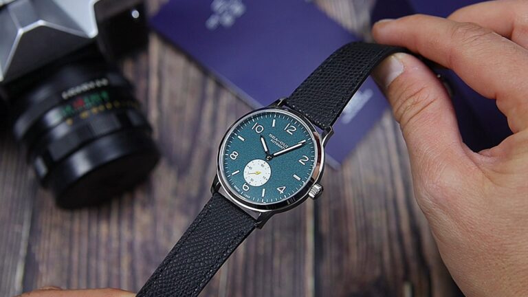 Seagull Oasis Review – Bauhaus Simplicity With Sapphire and a Distinctive Teal Dial